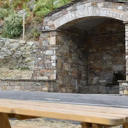 Hébergement de vacances Maison De Village Avec Vue Sur Les Montagnes