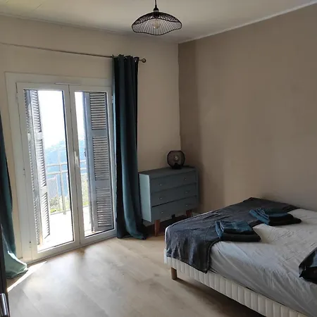 Casa de Férias Maison De Village Avec Vue Sur Les Montagnes